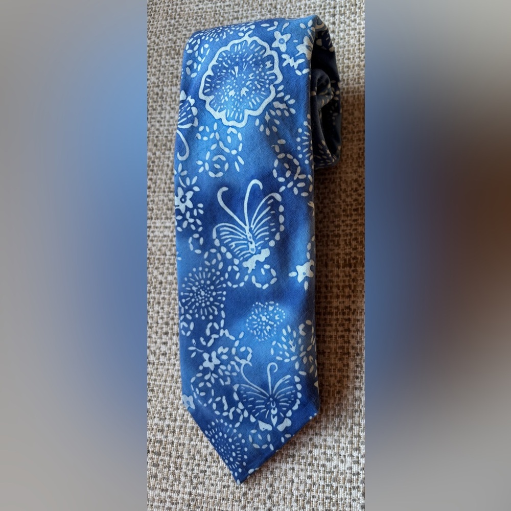 J. McLaughlin Tie 100% Cotton Blue Floral/Butterfly Tie Made in Italy